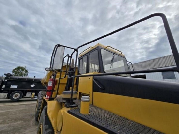 1996-caterpillar-d250e-image-29