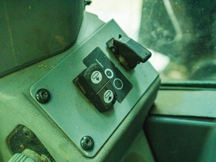 2010-caterpillar-521-image-45