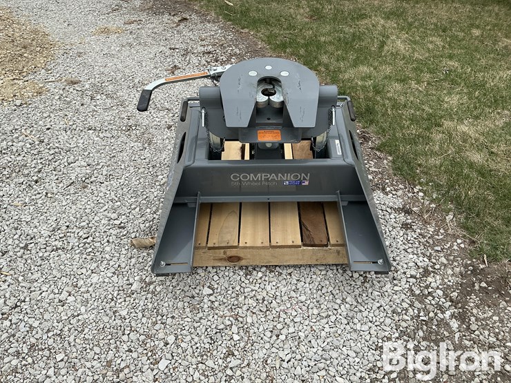 b-&-w-companion-5th-wheel-hitch-image-2