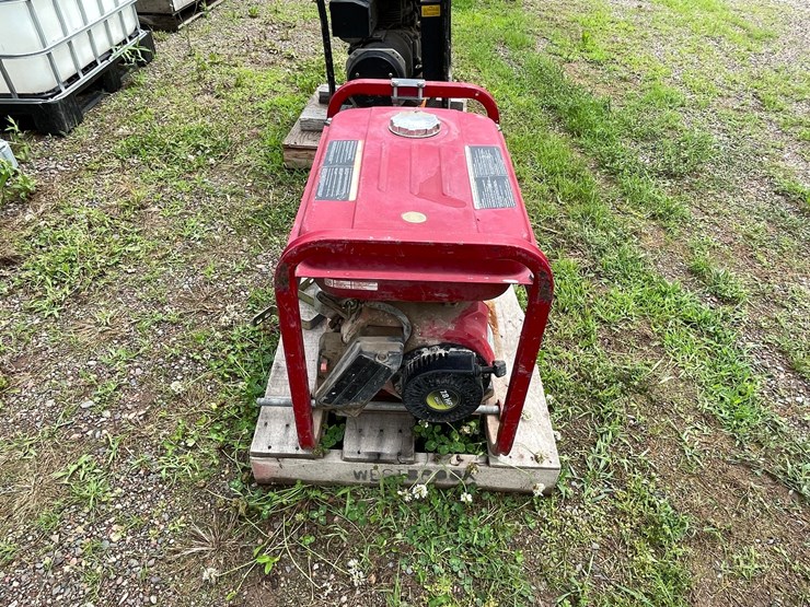 #4922-•-general-4000xl-gas-generator-image-3