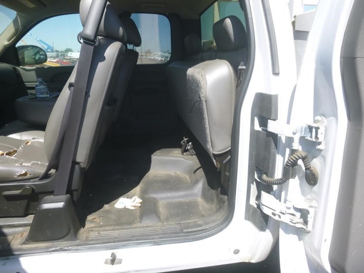 2011-chevrolet-2500-image-10