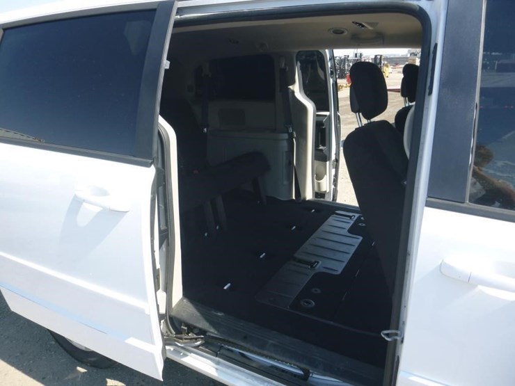 2017-dodge-grand-caravan-image-8