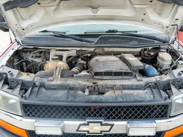 #155-•-2012-chevrolet-4500-flat-bed-truck-image-32