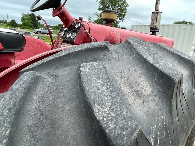 #4905-•-farmall-560-diesel-tractor-image-37