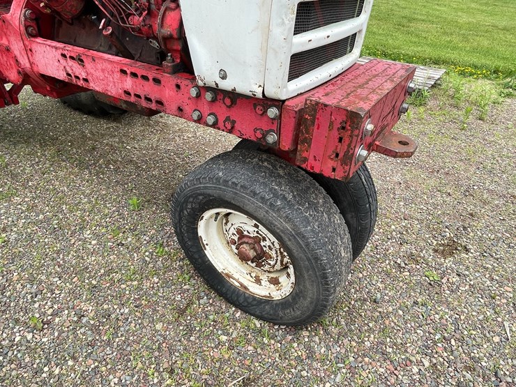 #4905-•-farmall-560-diesel-tractor-image-42