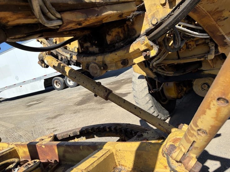 caterpillar-14e-image-13