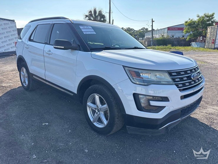 2016-ford-explorer-image-1