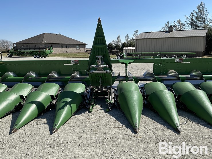 2022-john-deere-c12r-image-10