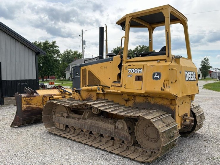 2004-deere-700h-image-3