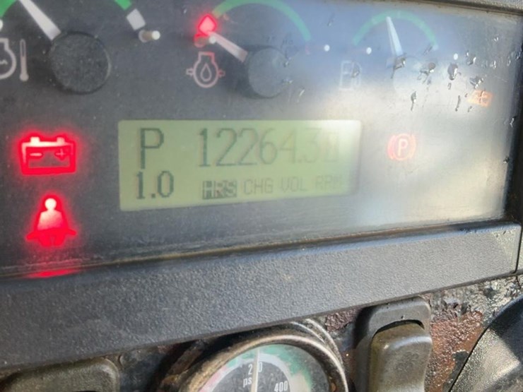 2004-deere-700h-lgp-image-24