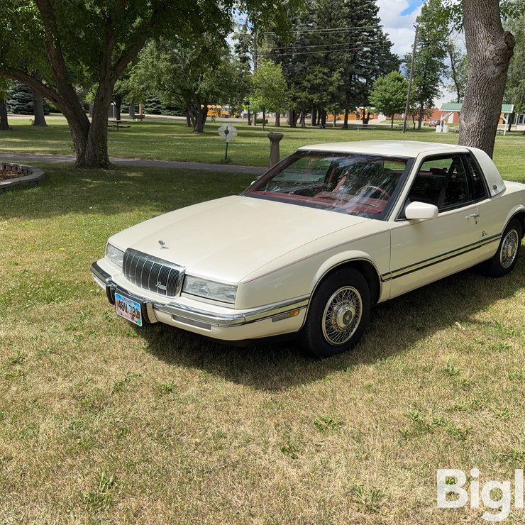1991 Buick Riviera Car