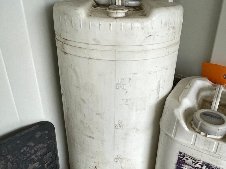 #4955-•-(2)-15-gallon-jugs-and-(3)-5-gallon-jugs-image-2