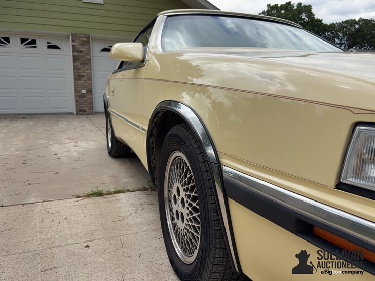 1989-maserati-convertible-coupe-collector-car-image-15