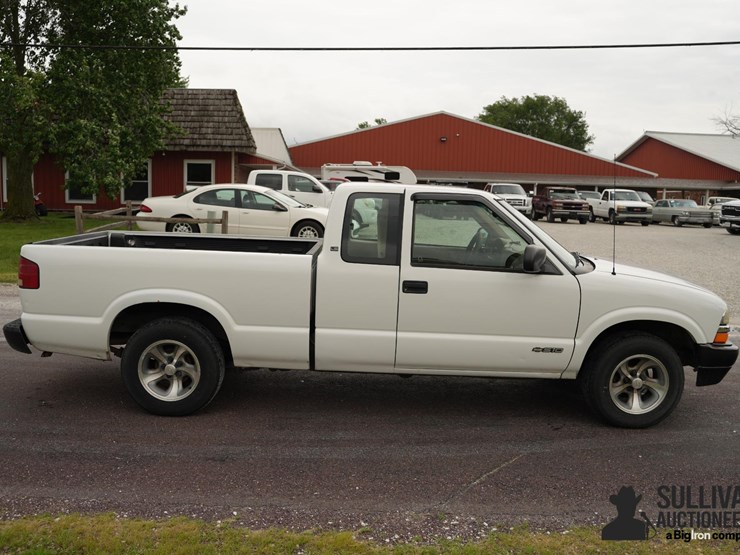 2001-chevrolet-s10-image-4