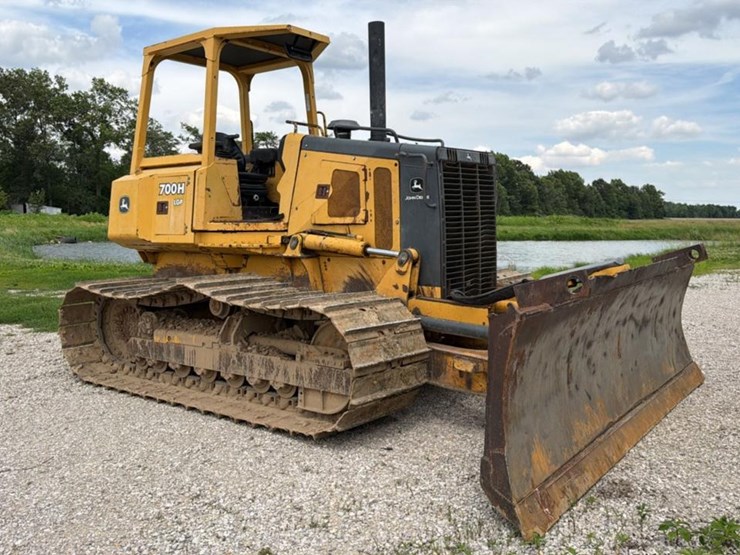 2004-deere-700h-image-7