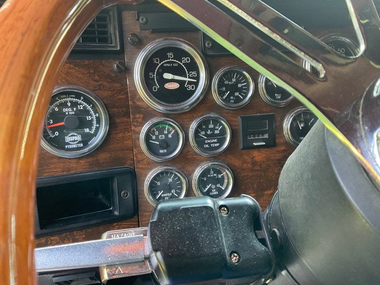 1998-peterbilt-379-image-13