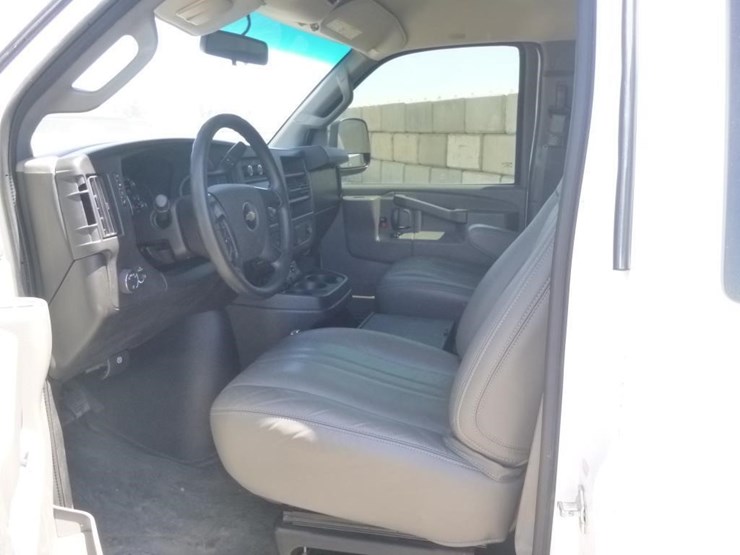 2016-chevrolet-express-3500-image-7