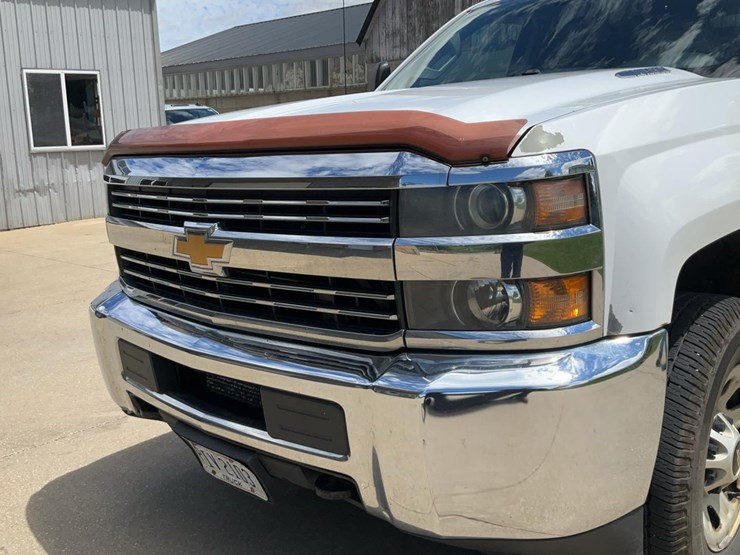 2015-chevrolet-3500-image-51