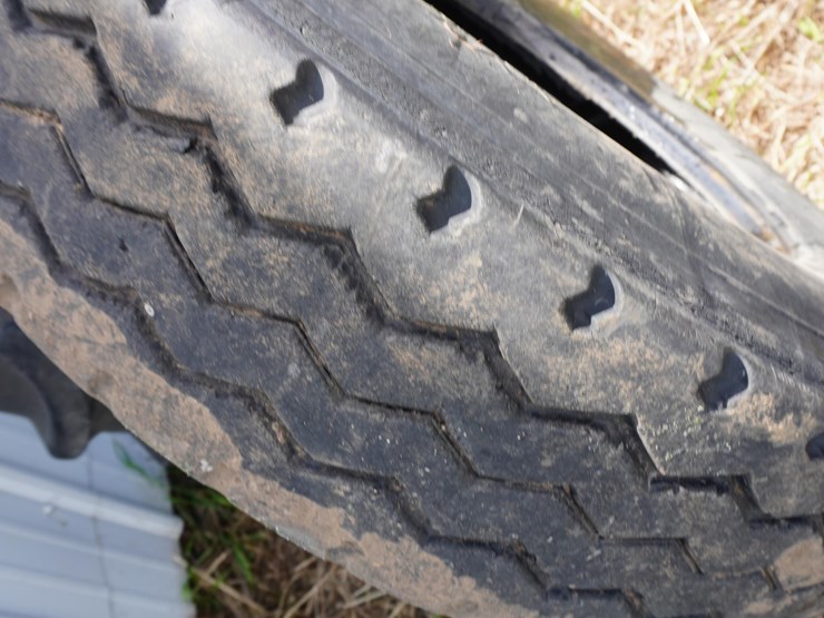 11r24.5-tire-image-5