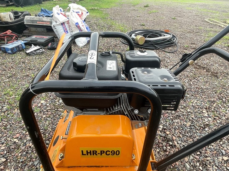 #4936-•-landhonor-gas-powered-plate-compactor-image-9