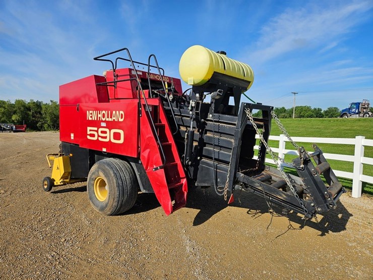 new-holland-590-image-3
