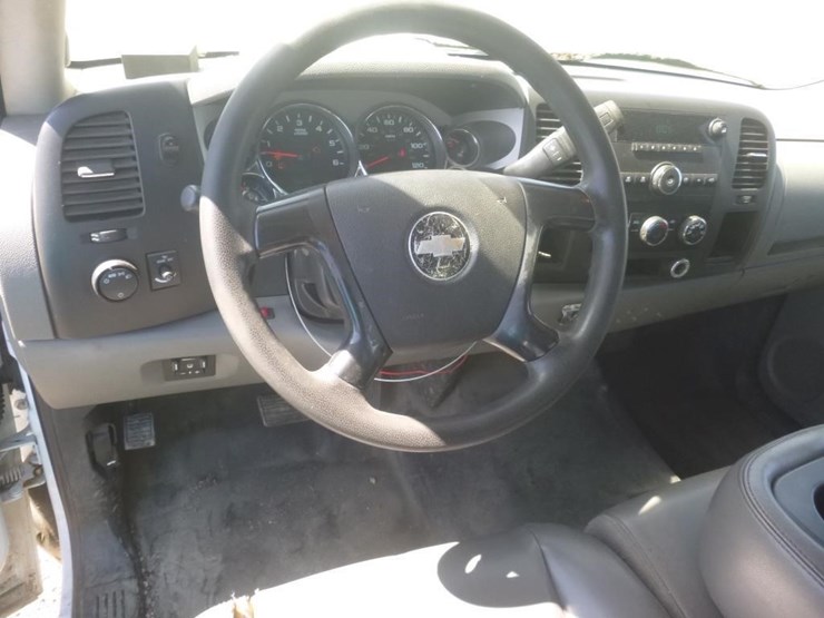 2011-chevrolet-2500-image-13