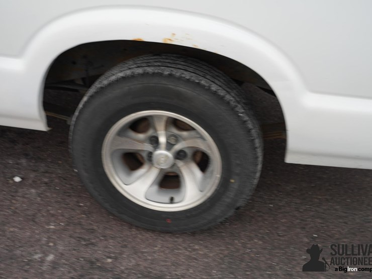2001-chevrolet-s10-image-18