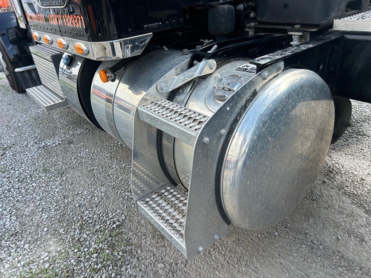 2024-peterbilt-389-image-20