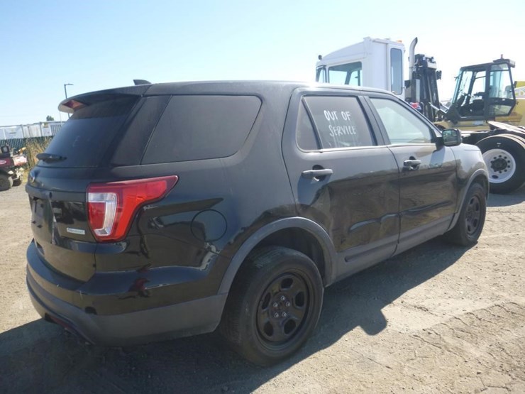 2016-ford-explorer-image-3