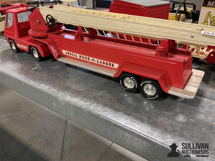 nylint-aerial-hook-n-ladder-toy-truck-image-7