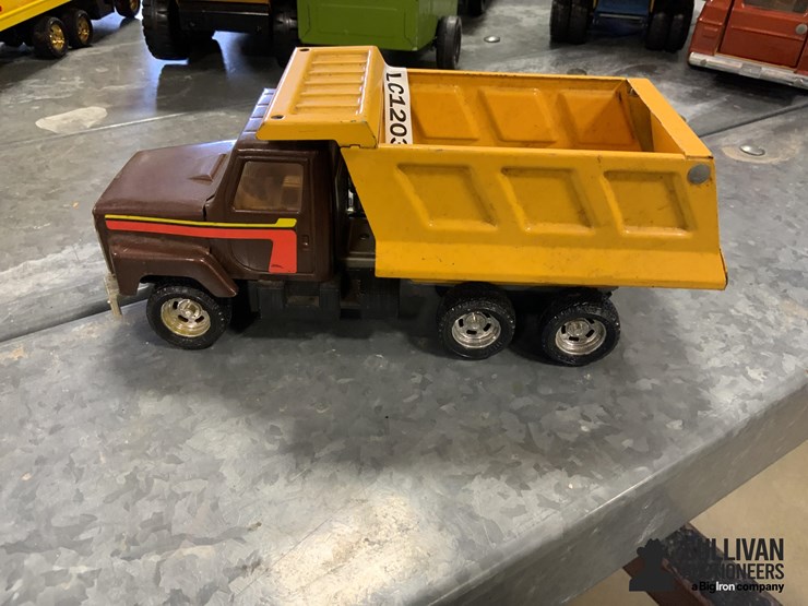 ertl-dump-truck-image-7
