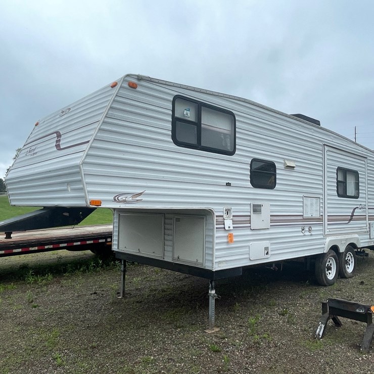 #4931 • 2001 Jayco Qwest 27' Fifth Wheel Camper (Has WI Title)
