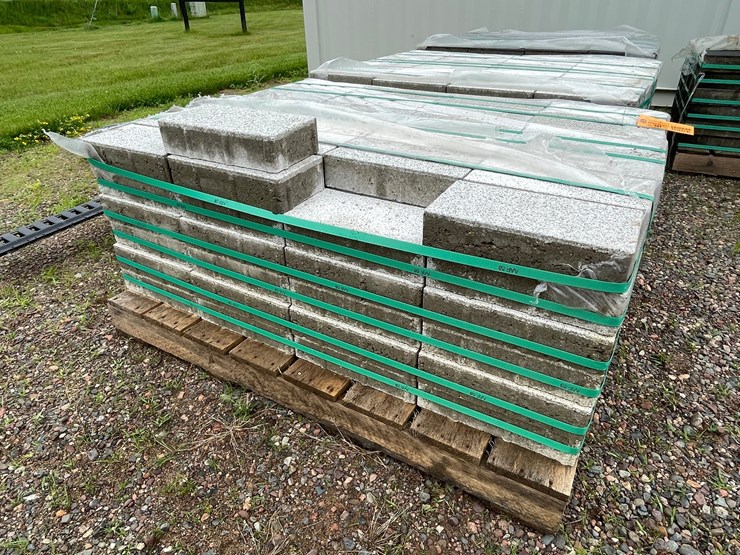 #4960-•-(2)-pallets-of-commercial-grade-patio-pavers-image-3