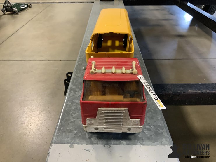 ertl-vista-dome-horse-van-and-truck-image-2