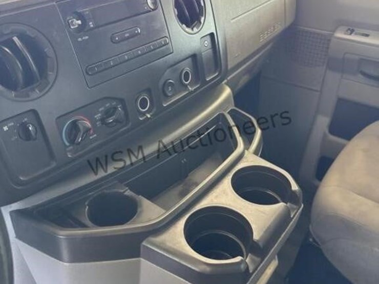 2013-ford-cargo-image-25