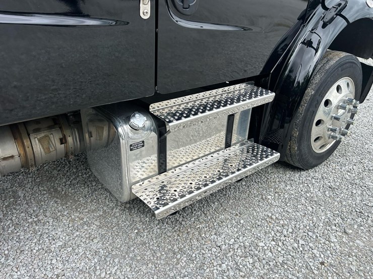#149-•-2024-freightliner-m2-rollback-image-32
