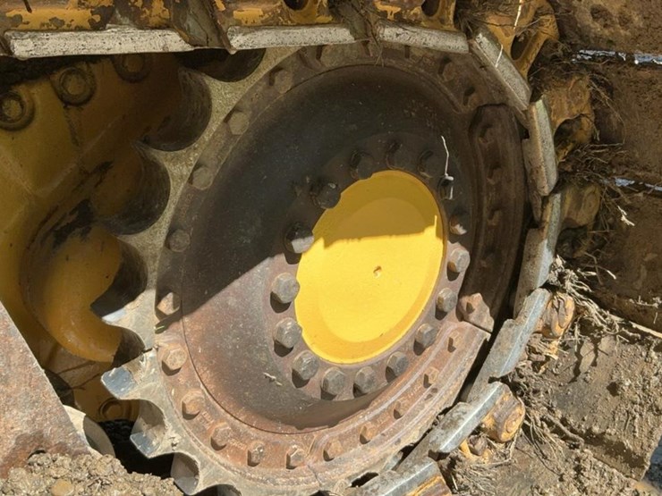 2004-deere-700h-lgp-image-42