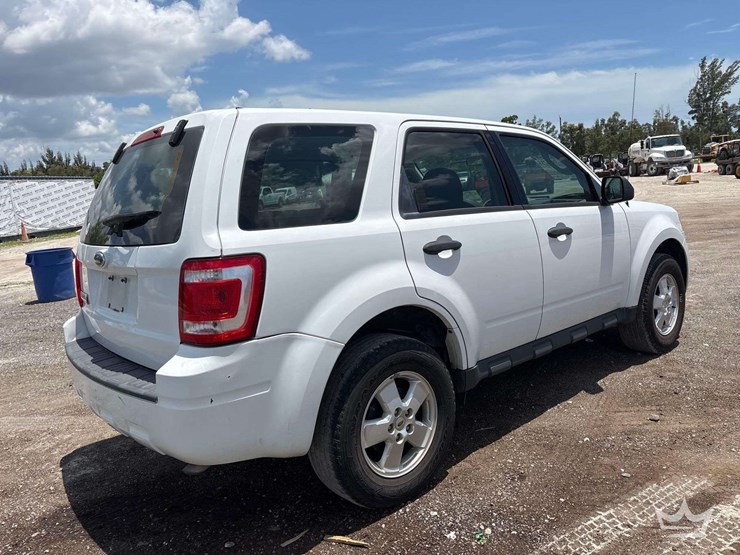 2009-ford-escape-image-3