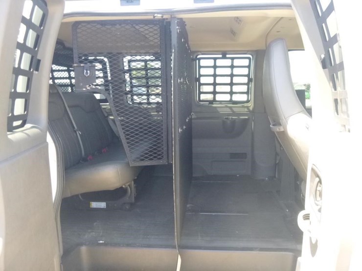2016-chevrolet-express-3500-image-15