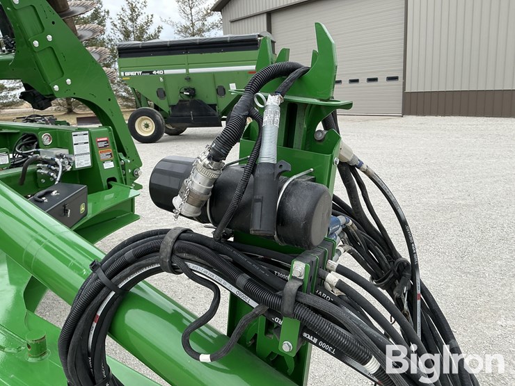 2022-john-deere-2660vt-image-11