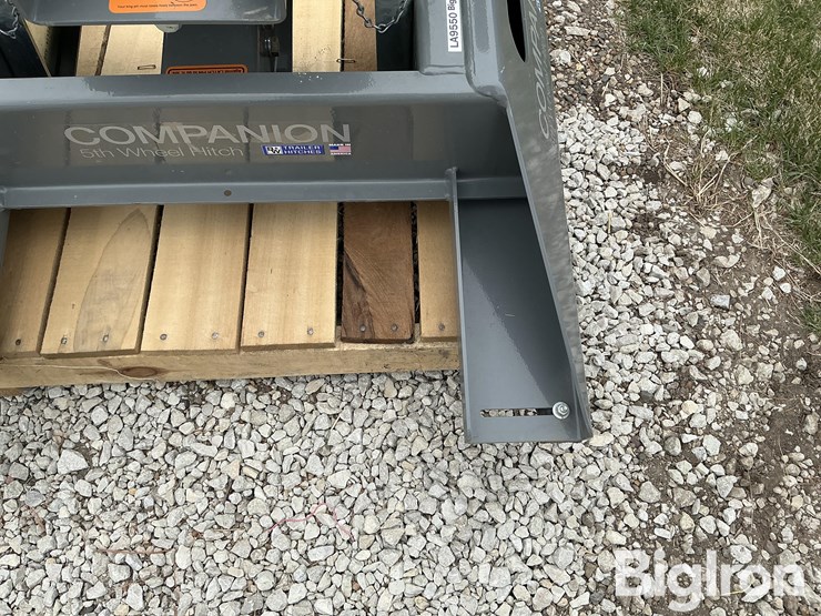 b-&-w-companion-5th-wheel-hitch-image-11