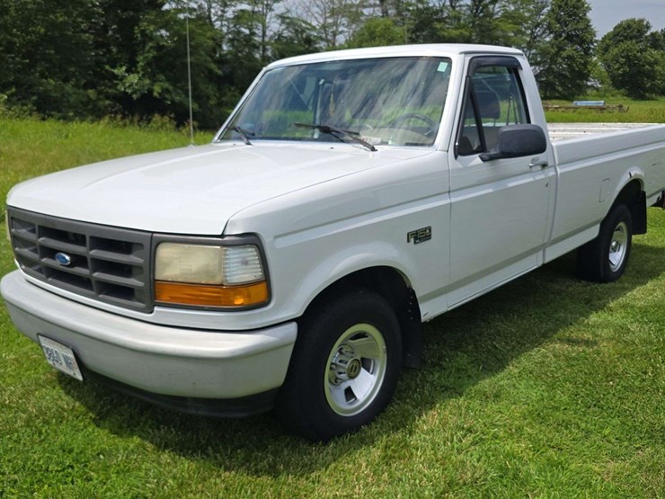 1995-ford-xl-pick-up-truck,-163,830-miles,-radio-does-not-work,-automatic,-6-cylinder,-bench-seat,-vin--1ftef15y4sna95208-image-4