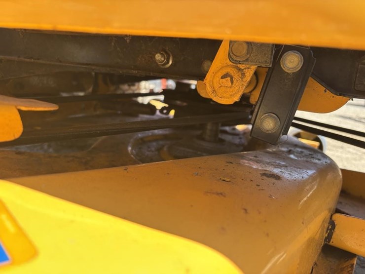 2007-cub-cadet-lt1045-image-16