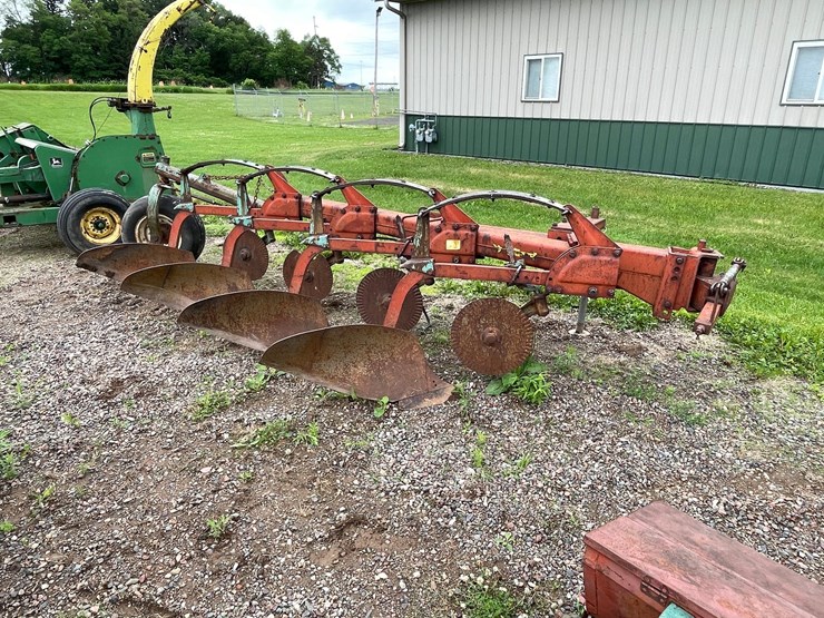 #4912-•-kvernelands-4-bottom-plow-image-1