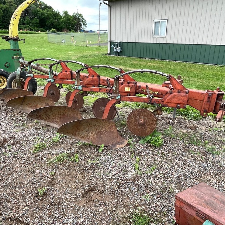 #4912 • Kvernelands 4 Bottom Plow