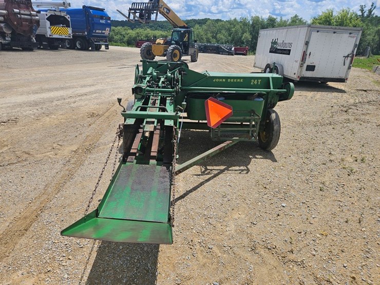 john-deere-24t-image-4