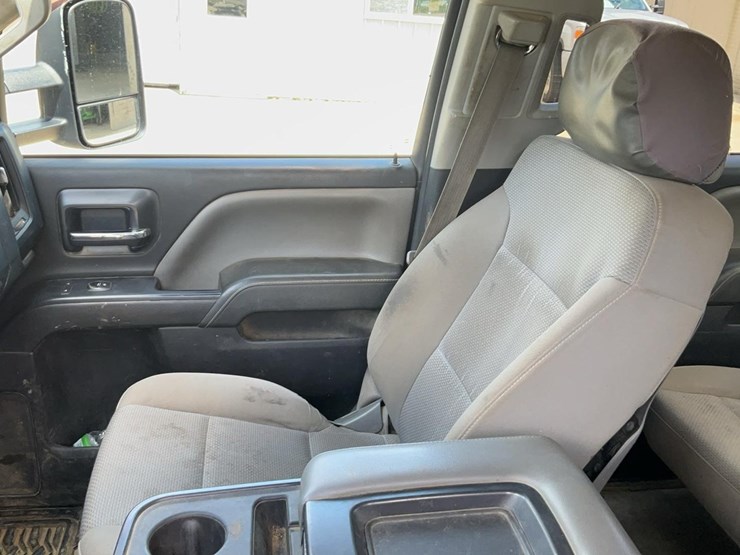 2015-chevrolet-3500-image-11