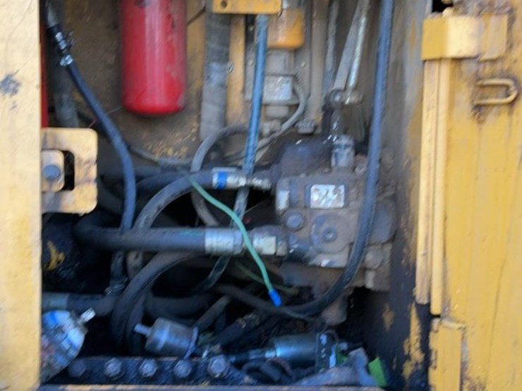 2004-deere-700h-lgp-image-26