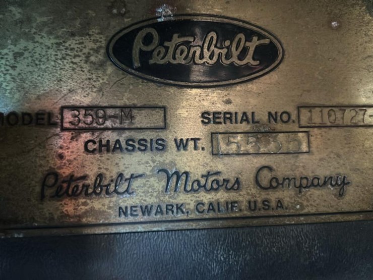 1979-peterbilt-359-image-2