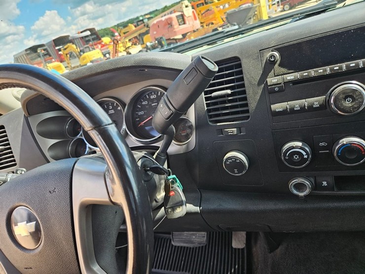 2010-chevrolet-2500-image-21
